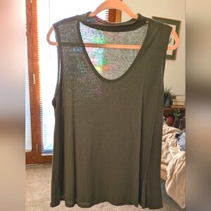 Sleeveless Tunic Top w/ Choker